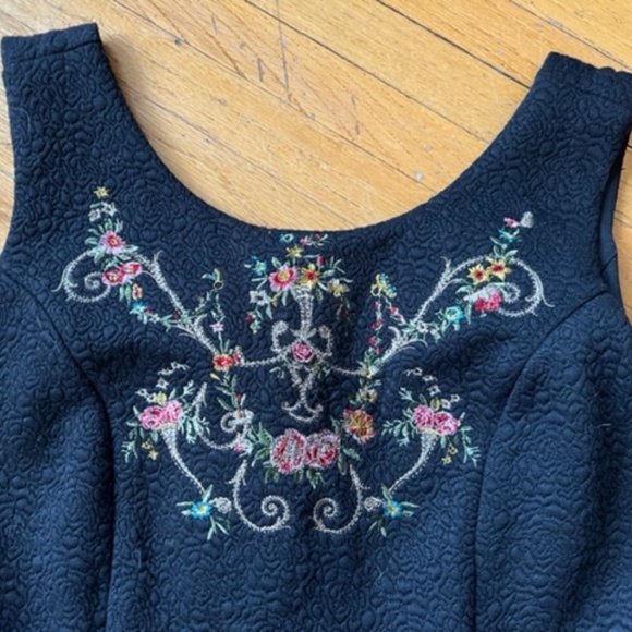 DEX Black Dress Embossed Embroidered EUC Women's Small - Picture 4 of 7